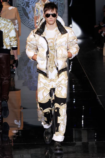 Look 15